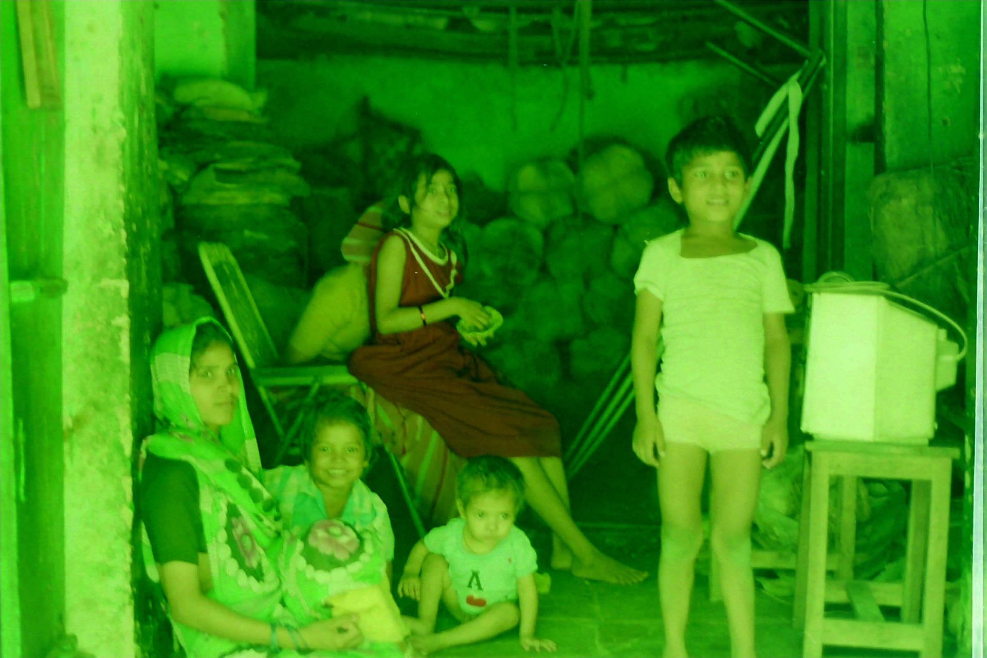 041-Famiglia in un interno,Jaipur,India 1990